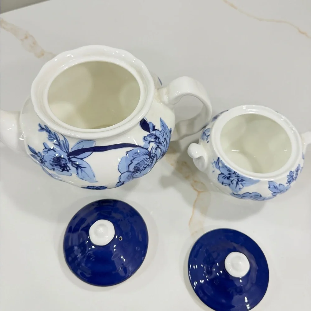 N/A elegant teapot